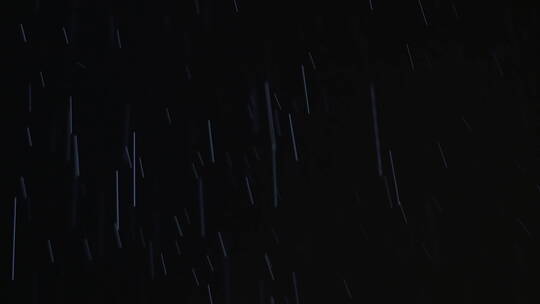 夜晚的倾盆大雨视频素材模板下载