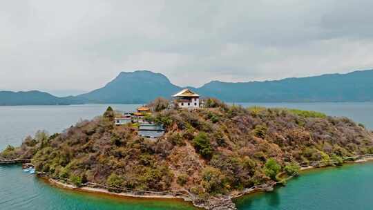 云南丽江宁蒗泸沽湖里务比岛寺庙古建筑航拍