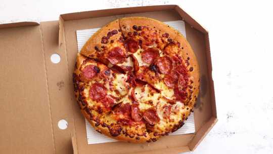 比萨切片食物小吃辣香肠披萨