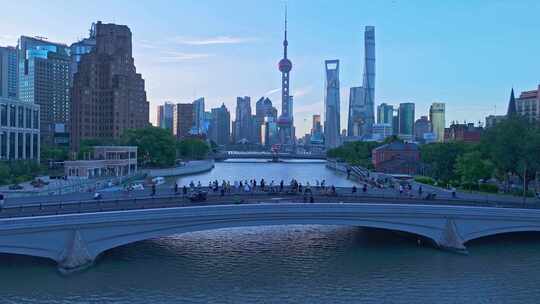 4k实时航拍上海外滩苏州河日出早霞