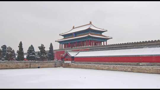 北京下雪中的故宫博物院