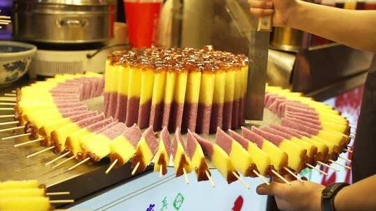 陕西西安回民街美食桂花糕升格慢镜