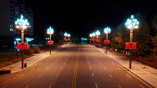 夜晚街头路灯