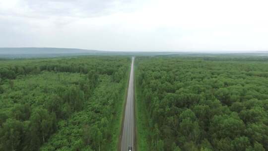 绿色景观公路道路汽车行驶