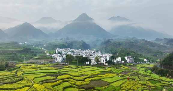 山间 大山 阳光 清晨 晨雾 梯田