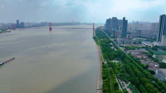 湖北武汉长江大桥龟山电视塔江滩公园航拍车
