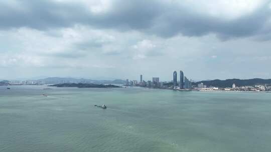 厦门双子塔航拍厦门远景海岸线城市建筑风光