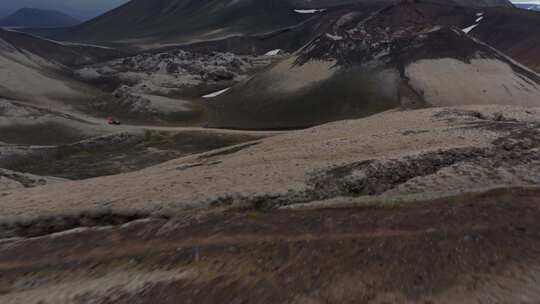 汽车，土路，驾驶，山