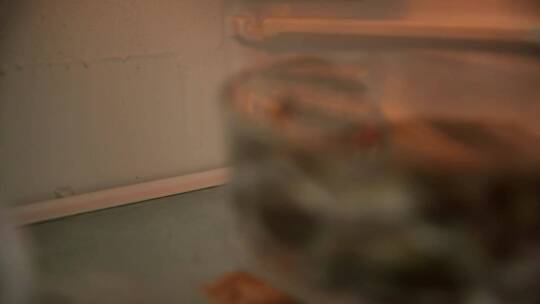 【镜头合集】保鲜膜包裹酱菜咸菜放入冰箱