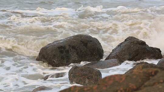 海浪汹涌