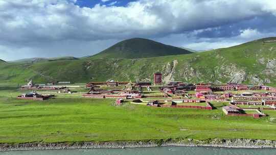 西藏建筑群寺庙318国道自然风景航拍云海