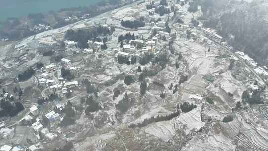 大自然寒潮冬天下雪的村庄田野航拍风景