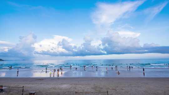 海南万宁日月湾冲浪海滩的傍晚