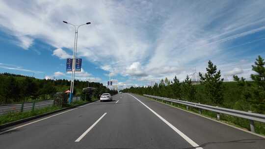 开车行驶在草原天路 草原风景 草原道路