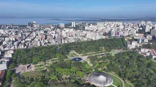 阿雷格里港天际线位于巴西南里奥格兰德的阿