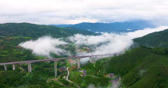 大山里的高架桥高速桥梁公路风光