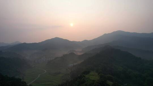 新农村大山田野森林日出日落夕阳朝阳