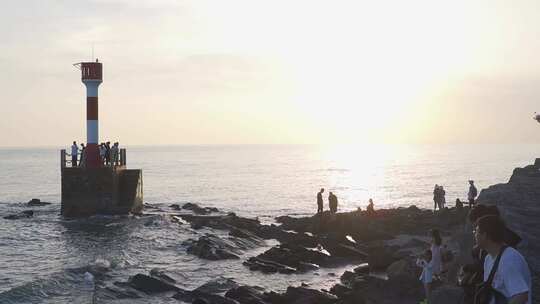 北海冠头岭海边人群日落海浪