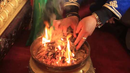 点香 祭祀 祈祷  蒙古 成吉思汗