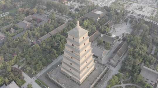 航拍视角下的西安大雁塔全景