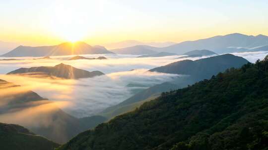 山边日出云雾蒸腾唯美自然风景视频素材