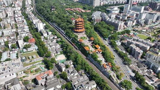 武汉城市列车航拍城市火车行驶城市铁路交通
