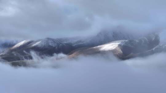 西藏云海雪山