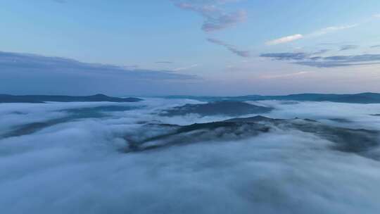 航拍黎明山林辽阔云海