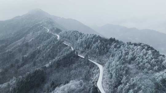 杭州临安牵牛岗雪景公路航拍下雪
