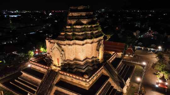 泰国清迈古城契迪龙寺航拍城市夜景风光