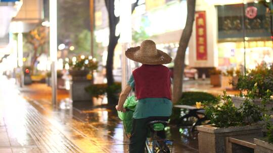 夜晚雨中的行人，伤感雨夜4k素材