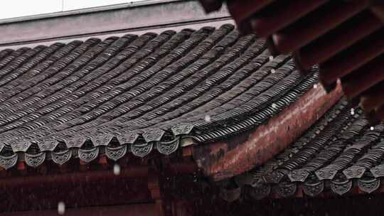 中式屋檐雨滴中国风古代屋檐下雨