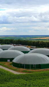 沼气厂。用于生产沼气的农业和温室综合体。