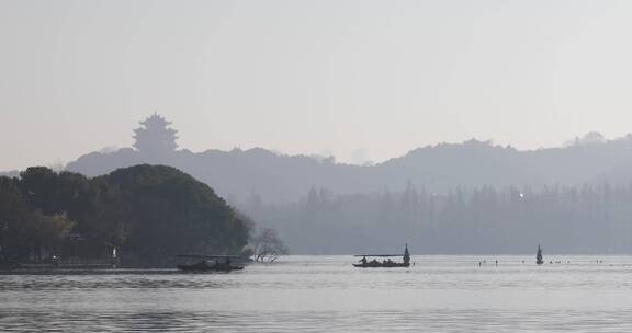 杭州西湖三潭映月城隍阁晨曦空镜