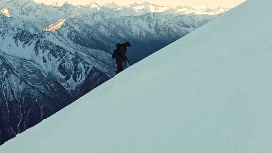 登山攀登雪山航拍