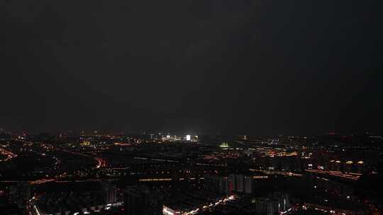 暴雨降至阴霾城市夜景