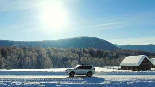 冰雪公路汽车航拍 丰田越野车雪地行车航拍