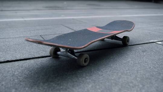 街道上的滑板视频素材模板下载
