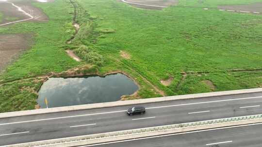 汽车行驶跟拍车辆航拍公路交通自驾旅途风光