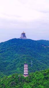 微风是烙印在余晖中的美好，山顶的风景