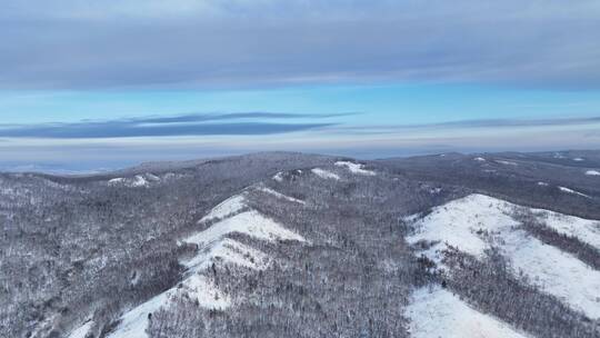 航拍大兴安岭冰雪山峦山林