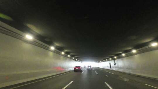 城市穿梭上海隧道第一视角路跑