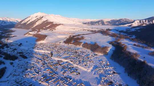 新疆阿勒泰地区禾木村雪景航拍
