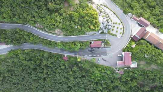 航拍大山蜿蜒盘山公路