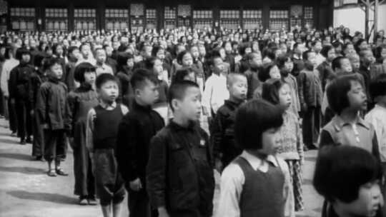 1949年 新中国小学校第一次升国旗