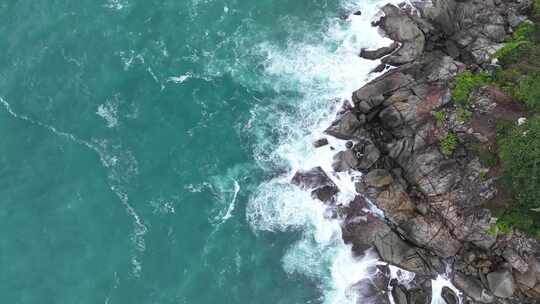 鸟瞰泰国普吉岛热带雨林海岸线