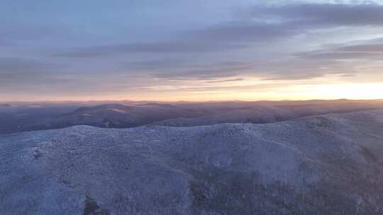 航拍大兴安岭林海雪原曙光