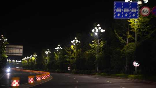 夜间开车行驶在城市道路夜晚深夜开车驾驶视频素材模板下载