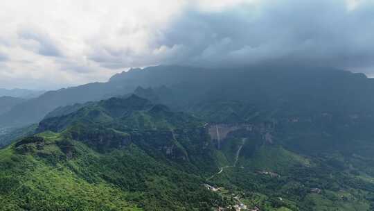 航拍美丽中国喀斯特地貌风光、高山、森林