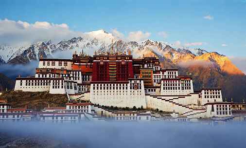 布达拉宫壮丽风光 雪山下的圣城